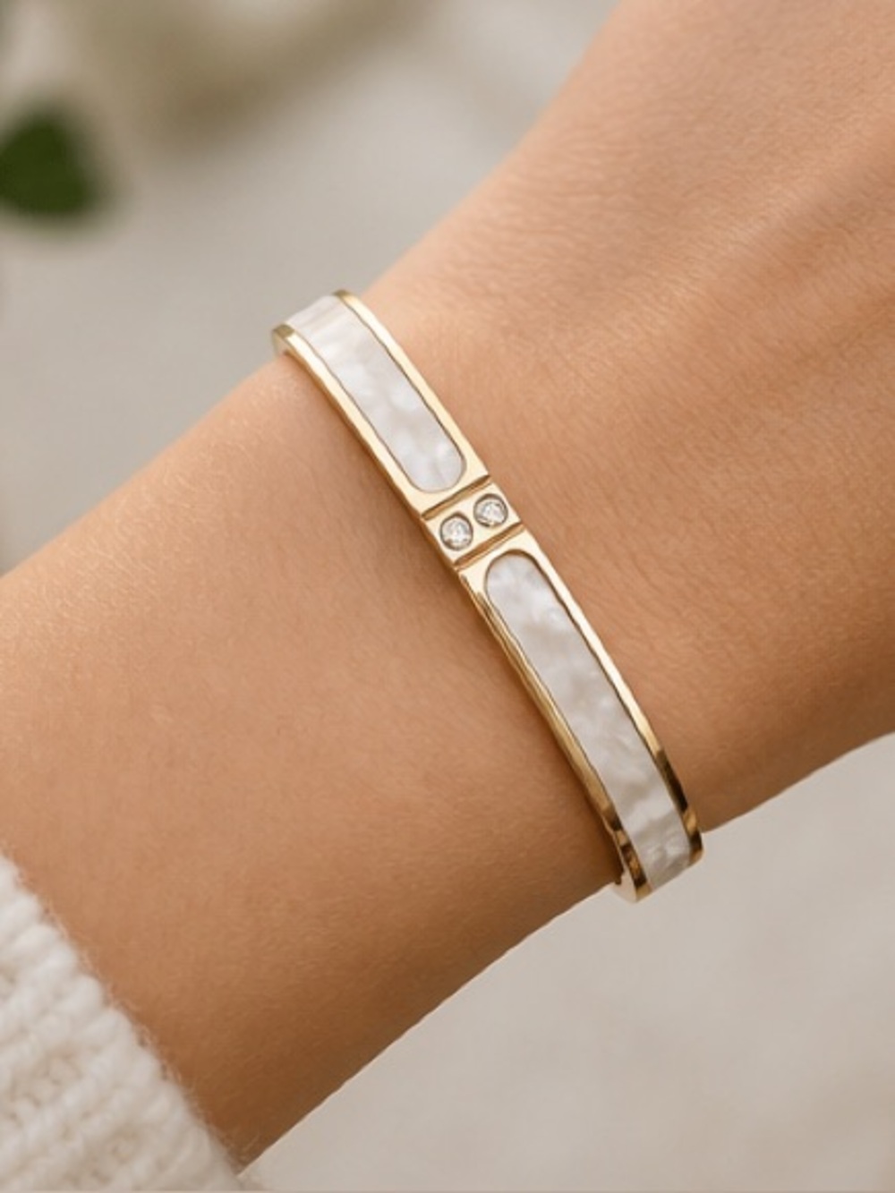 Gold-Tone White Mother-of-Pearl Inlay Bracelet size 7
